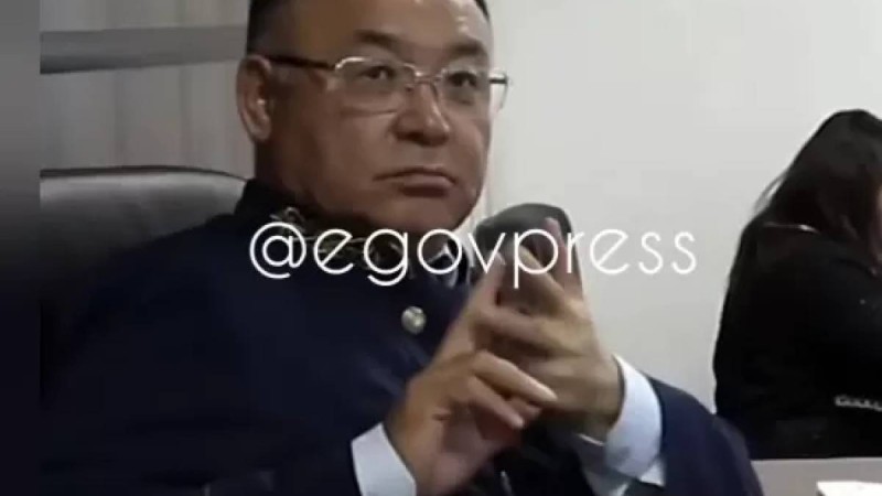 «Түрме ме, хэштег пе?»: Қазақстанда тағы бір судья сот отырысында «біртүрлі» ым танытты (ВИДЕО)