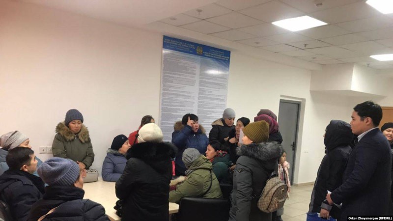 Нұр-Сұлтанда бір топ ана жәрдемақының жаңаша төленуіне наразылық білдірді