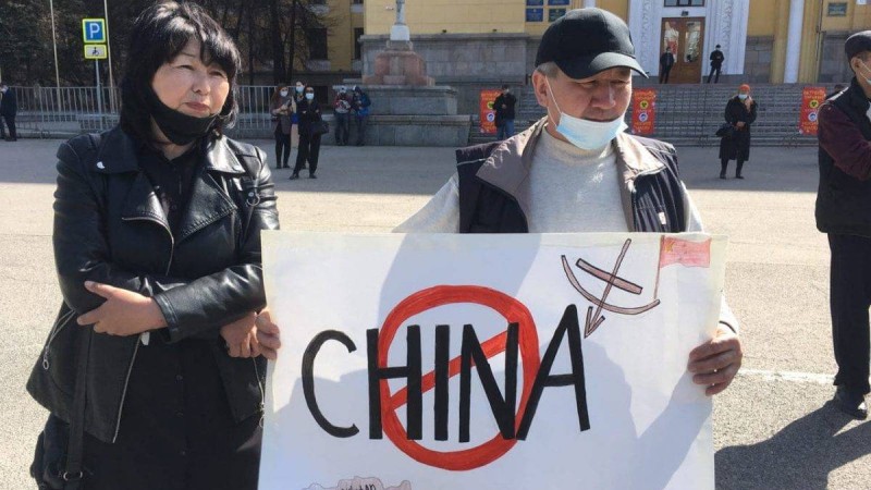 Митингке шыққандардың тағы бір талабы: Цой отставкаға кетсін!