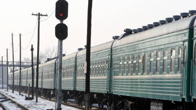 «Сен ұл тумадың»: Әйел 3 қызымен пойыз астына түсті