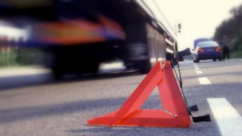 Астанада жол жөндеу жұмысшыларына көлік соғып, бір адам қаза тапты