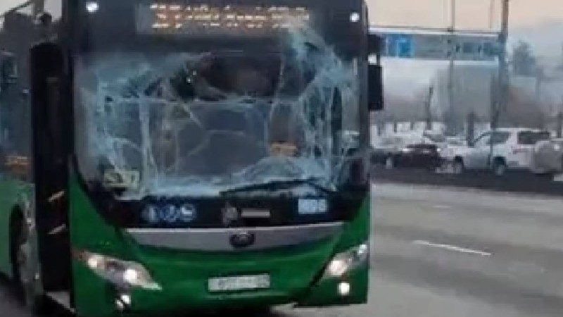 Алматыда екі автобус соқтығысты