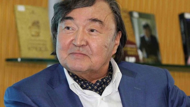 Әділет министрлігі Олжас Сүлейменовтың партия құру жөніндегі өтінішін қабылдады