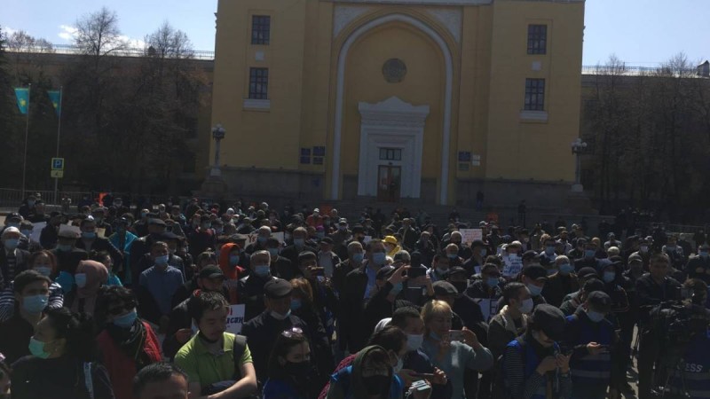 Алматыда митинг өтетін орынды полиция қоршады, интернет өшірілді