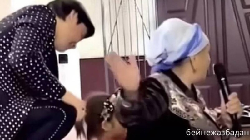 «Бала тудың ба, қарамайсың ба?»: Ернар Айдардың концертінде әжей көрерменге ұрсып тастады