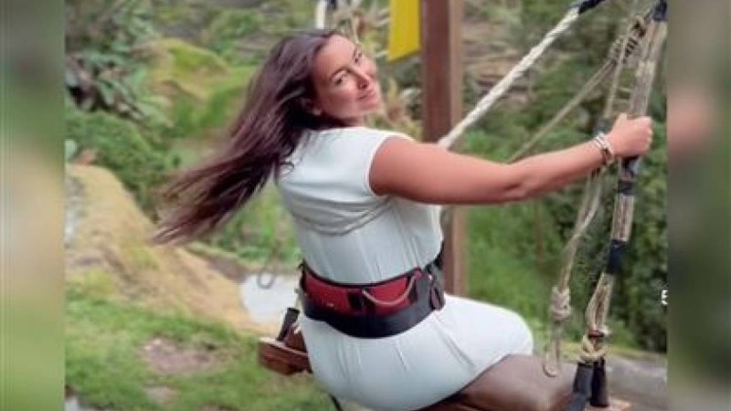 "Толып кеткен": Әнші Бүркіттің жары сынға қалды