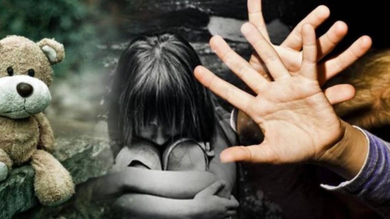 “Баланы 10 минут бойы қысып, азаптаған” - Алматылық тәрбиешінің іс-әрекеті елді шошытты