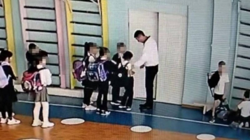 Астанада оқушыны итеріп жіберген дене шынықтыру мұғалімі жұмыстан қуылды