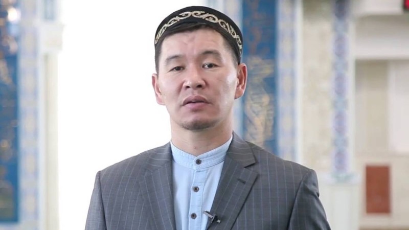 "Асығыстықпен айтқан үндеуім еді": Имам наразылық кезінде айтқан сөзінен енді тайқып шықты (ВИДЕО)