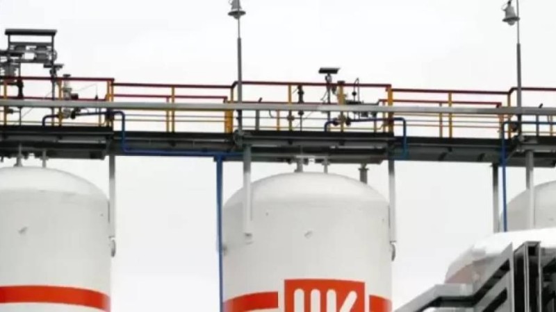 Ресейде дрон шабуылынан кейін "ЛУКОЙЛ" зауытында өрт болды