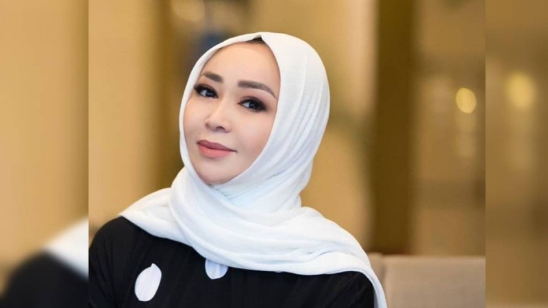 "Үш мезгіл тамақ бізден": Айнұр Тұрсынбаевамен кездесу құны 1 миллион 200 мың теңге