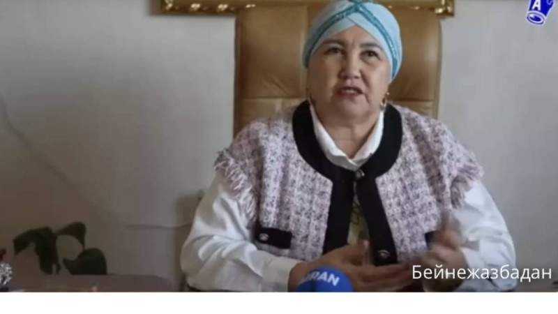 "Қатты ішіп, төбелестік": қазақстандық көріпкел шенеунік клиенттерінің құпиясын айтты