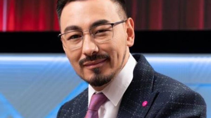 Руслан Өтепбай сүйінші жаңалығымен бөлісті