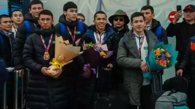 Таиланд төрінде атой салған қазақстандық боксшылар елге оралды (фото)