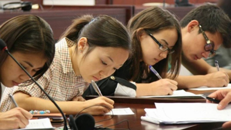 Сенатор жоғары білім саласын сынға алды: 10 миллиард теңге босқа кетті