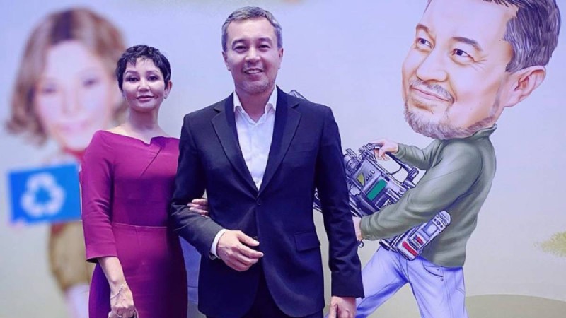 Ақан Сатаев 20 жыл отасқан әйелімен ажырасқанын мәлімдеді