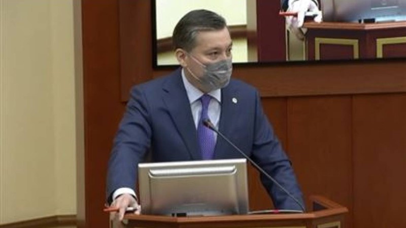 "Рұқсат болса орысша жауап берсем": Қазақ тілінде ойын анық жеткізе алмаған Экология министрі сынның астында қалды