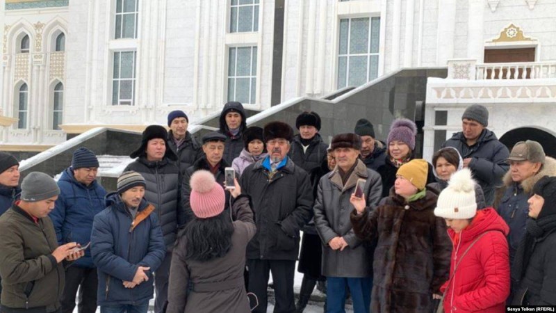 Нұр-Сұлтанда белсенділер Әбділдинді еске алып, құран бағыштады