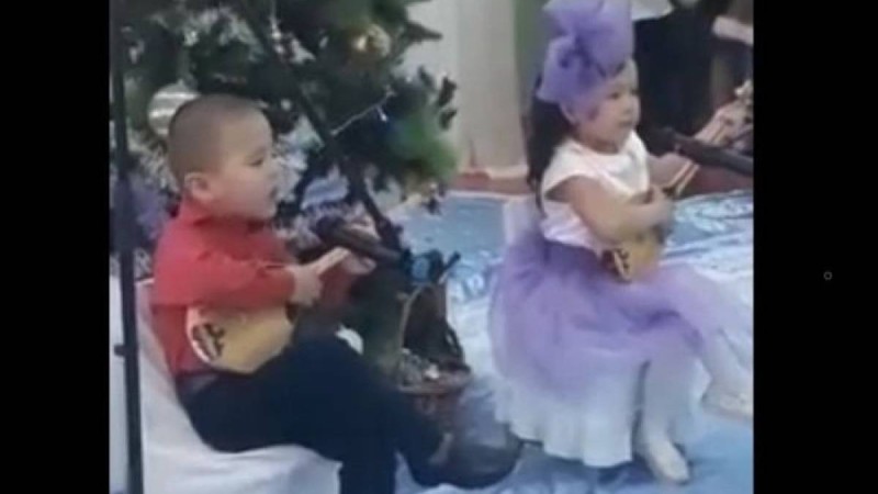 Қазақстандық бүлдіршіндердің айтысы жұртты күлкіге қарық қылды – видео