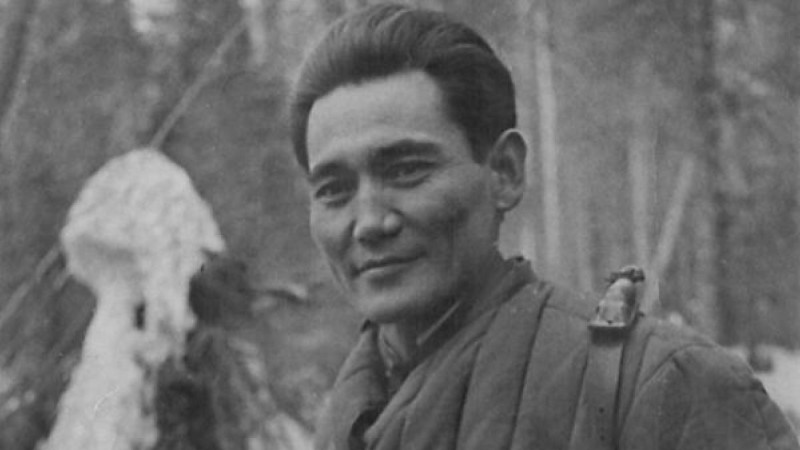 Құпия тарих: Бауыржан Момышұлының Сталимен жолығуы