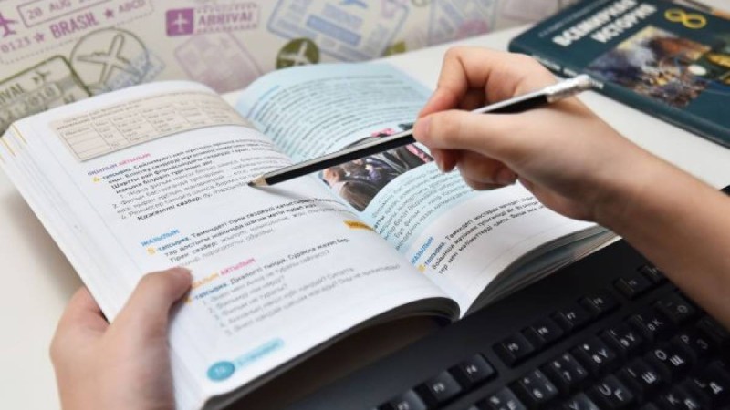 Тоқаев оқулықтардың сапасы өте төмен екенін айтты