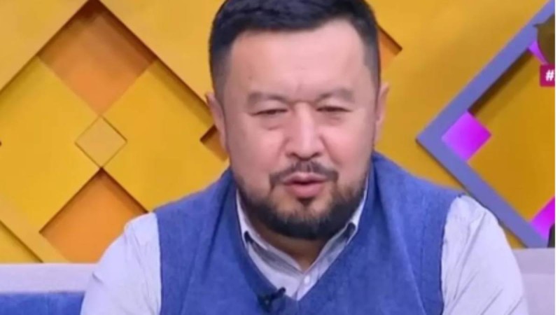 Сәбит Әбдіхалықов әйелі мен ұлын перзентханадан шығарып алды (видео)