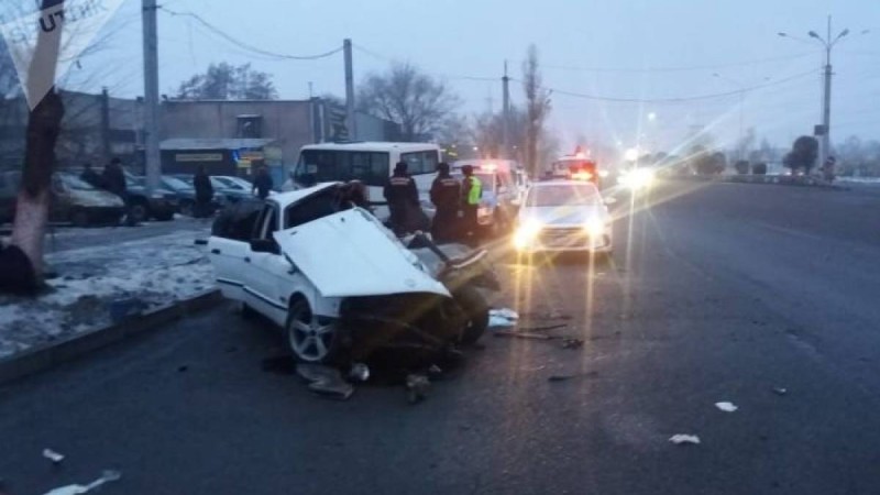 Алматыда BMW автобуспен соқтығысты: жүргізуші қаза болды