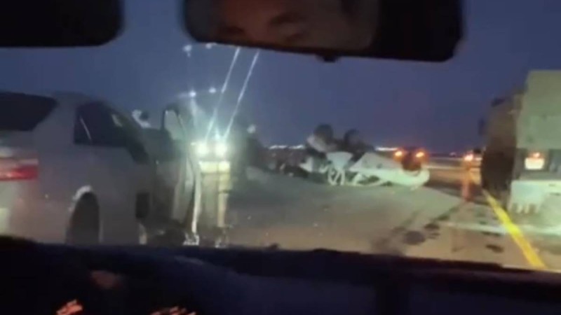 Жол апатынан аман қалып, трассада көмек сұрап тұрған адамдарды машина қағып кеткен (видео)