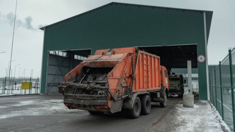 Алматыда ер адам бақылау бекетінен өту үшін қоқыс арасына жасырынған - Қазақстан жаңалықтары