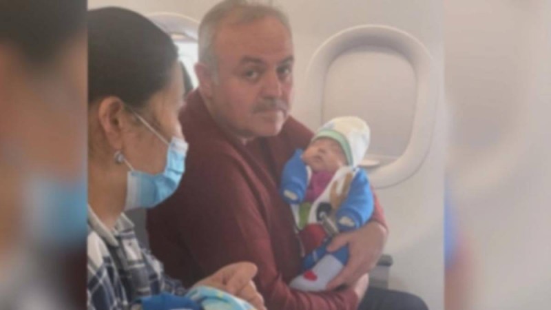 Ұшақта жүрегі тоқтаған қазақстандық сәбиді Ердоғанның жеке дәрігері құтқарып қалды