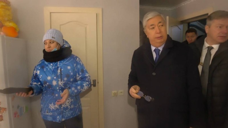 Тоқаев Рудный үйлеріндегі жылуды өзі тексерді
