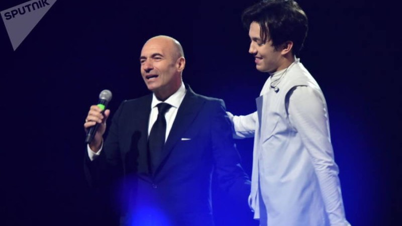 Димаш Құдайберген НТВ-дағы жаңажылдық бағдарламаның кейіпкері болды