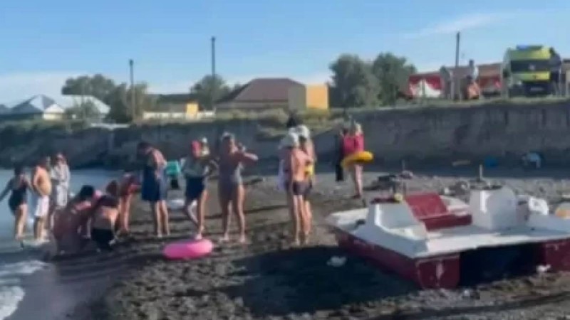 Алакөлде демалып жүрген қазақстандық судан әйелдің мәйітін алып шықты (видео)