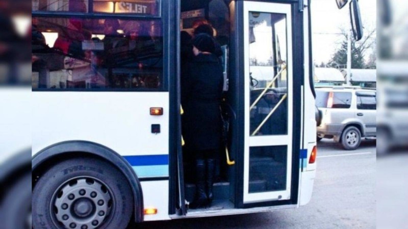 Ақтөбе облысында кондуктор автобустан құлап көз жұмды - Қазақстан жаңалықтары