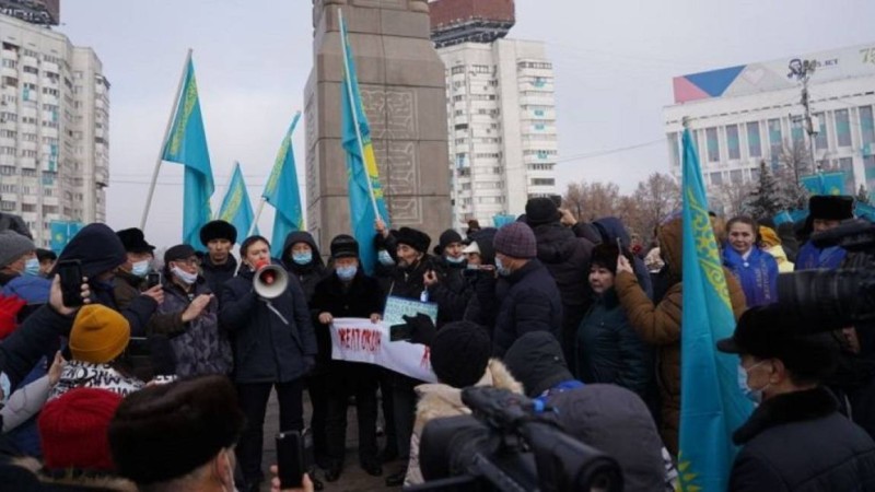 Билікті қолына алу үшін, халықтың өзі күреске шығуы керек