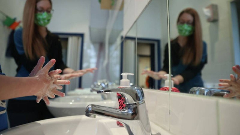 Бас санитар дәрігер вирус жұқтырғандар саны неге артып жатқанын түсіндірді