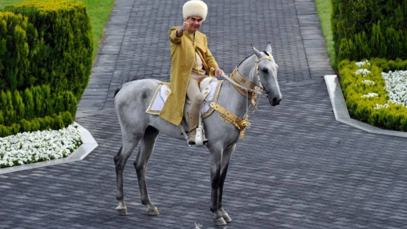 Түрікменстан президенті циркте өнер көрсетті – видео