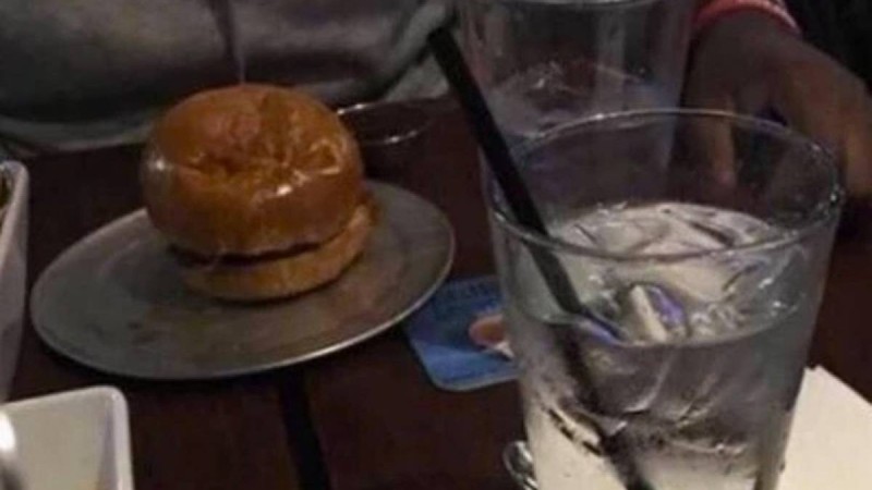 Алғашқы кездесуде арзан тамақ сатып алған жігітті мазақ еткен ару ұятқа қалды (фото)