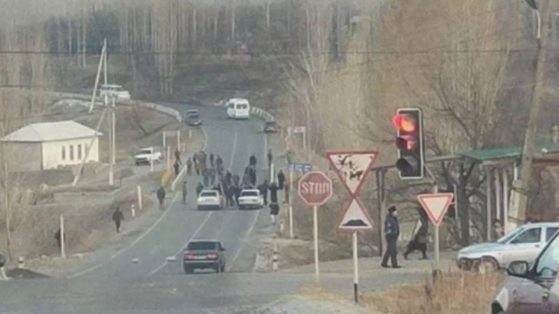 Қырғызстан мен Тәжікстан шекарасында әскерилер арасында атыс болды