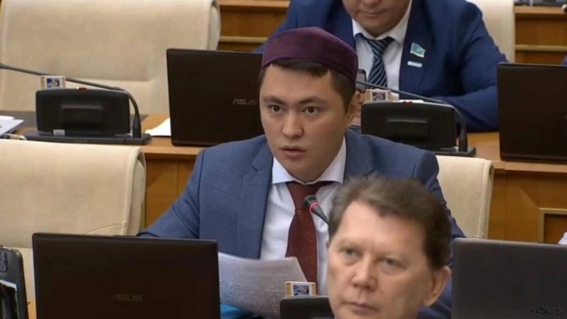 "Олардың далада қалу қаупі жоғары": Депутат жастарды тұрғын үймен қамту мәселесін көтерді