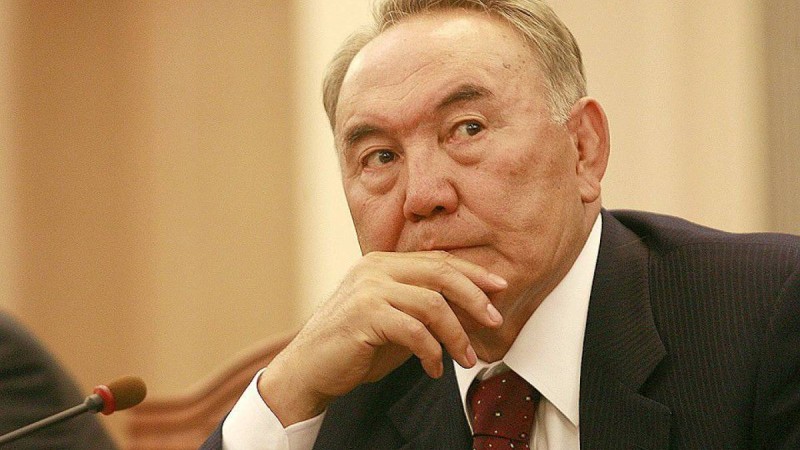 Сенат Назарбаевтың өкілетін қысқартуға келісті