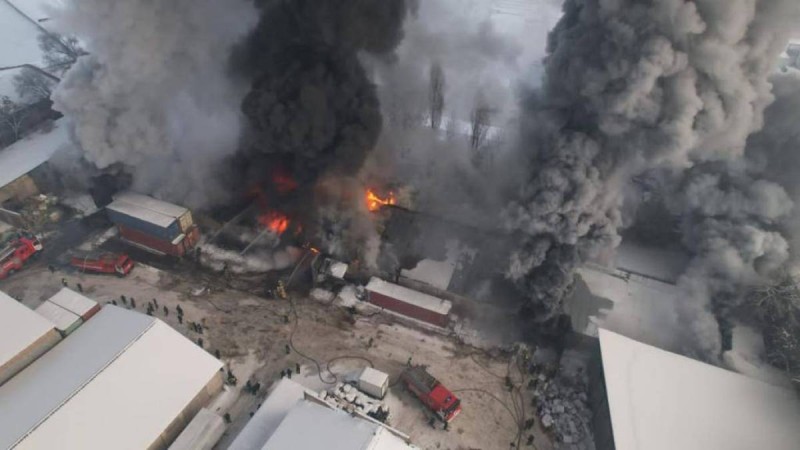 Алматыдағы "Барахолка" қоймаларында өрт шықты