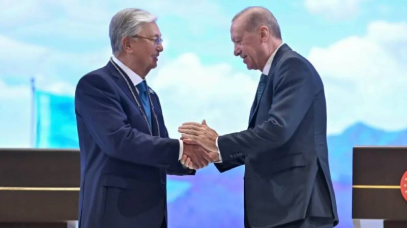 Тоқаев Түркияның ең жоғары мемлекеттік наградасымен марапатталды