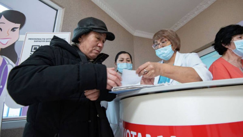 Қазақстанда коронавирустан жазылған екі адам ауруханадан шықты