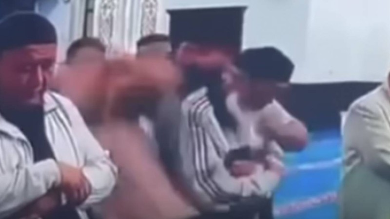 Шымкенттегі мешітте намаз уақытында төбелес болды