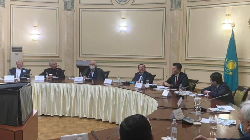 ҚР Мемлекеттік хатшысы Ерлан Карин зиялы қауым өкілдерімен кездесті