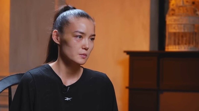 «15 жаста болдым»: Күйеуінен зәбір көрген әйел онымен қалай танысқанын айтты