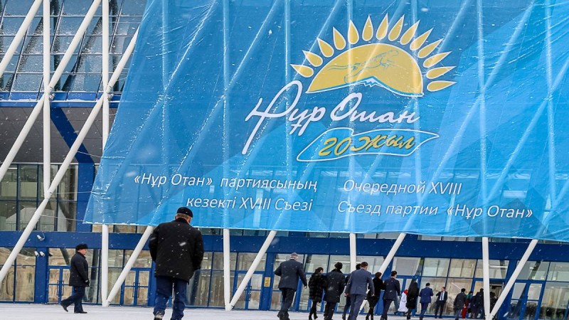 Олег Чугунков Семейлік 2 депутаттың неліктен өз міндеттерінен «бас тартқаны» туралы айтты