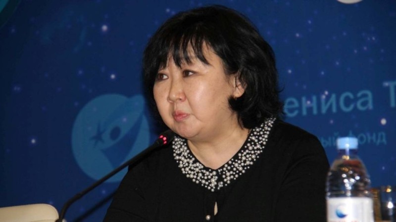 Жаттықтырушылар Денис Теннің анасы Оксана Тенді қызметінен босатуды сұрайды