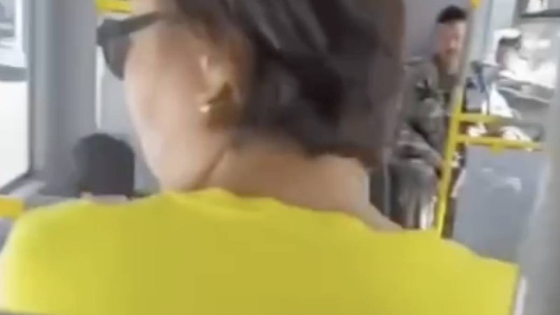 Автобуста ерекше баланы «Ақымақ!» деп балағаттаған әйелге қатысты арнайы комитет пікір білдірді 